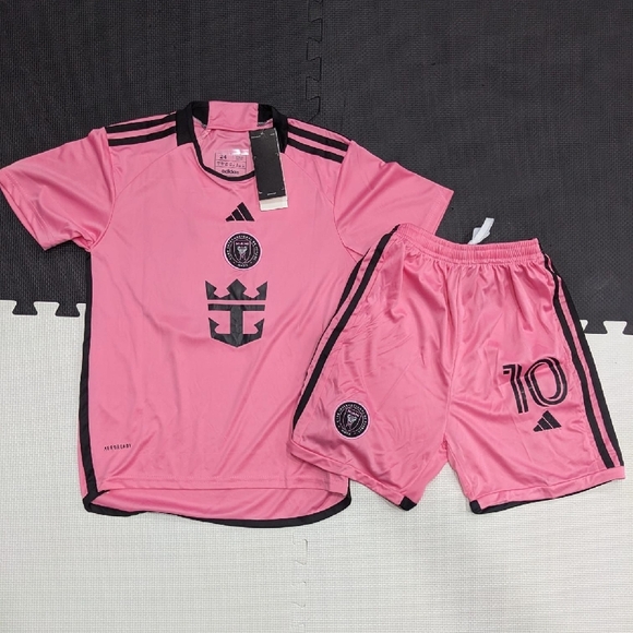 Inter Miami Messi #10 Adidas Jersey & Shorts Kit - Picture 2 of 11